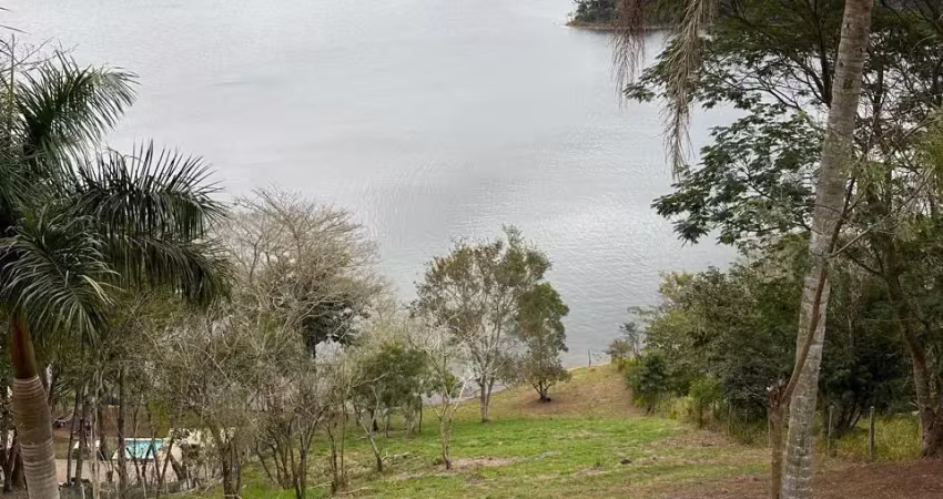 Lindo terreno pé na água em meio a muita natureza para você e sua família desfrutar de momentos maravilhosos