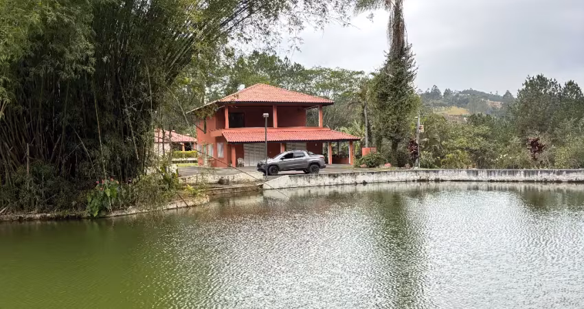 Lindo sítio com muita natureza e rico em água ah 90 mk da cidade de são paulo