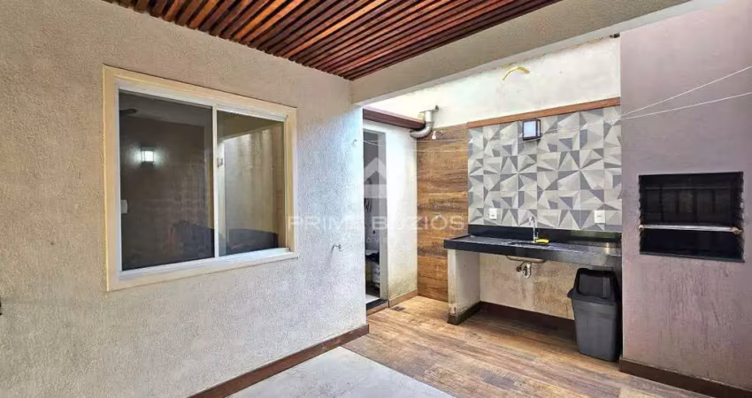 Casa duplex em condomínio com 2 quartos, 2 banheiros, 1 vaga no centro de buzios