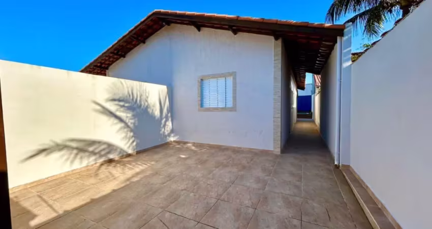 Casa com piscina por preço acessível em itanhaém! escriturada e pronta pra morar!