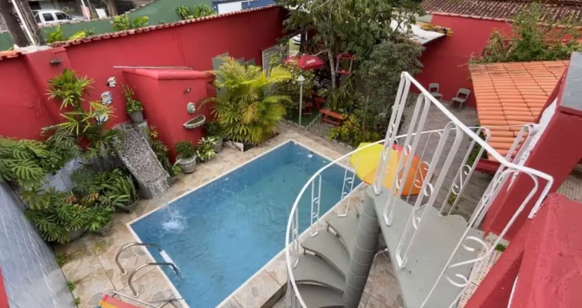 Casa  mini chácara - ampla com piscina a 300m da praia em itanhaém!