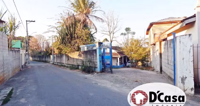 Chácara à venda com área de 5.036,30m² e casa ampla com piscina em tremembé/sp