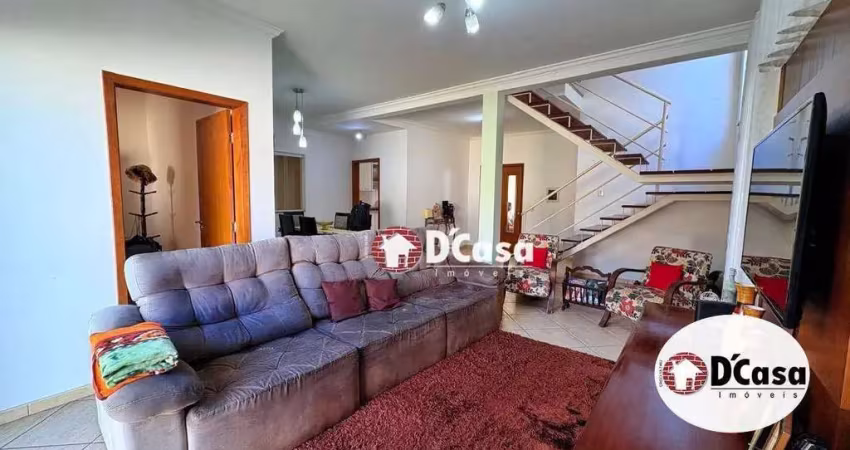 Sobrado à venda com 3 quartos e área de lazer com piscina, condomínio jatobá, tremembé - sp.