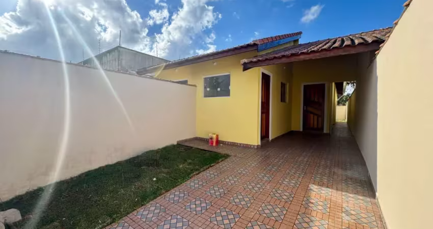Casa no jardim somar em peruíbe – 2 dormitórios, rua principal, lado serra