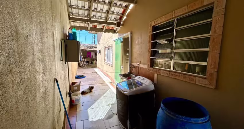 Casa no jardim somar em peruíbe – 4 dormitórios, 2 salas e vaga para 3 carros