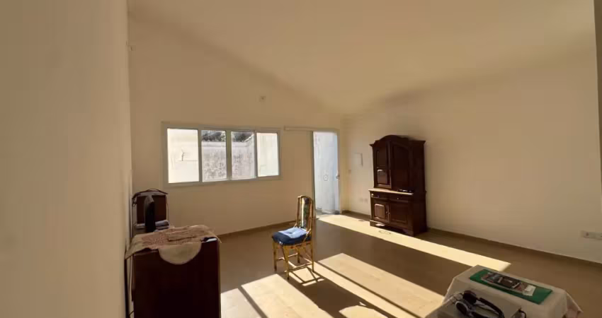 Casa no bairro ruínas em peruíbe – 2 dormitórios (1 suíte), edícula e espaço para piscina