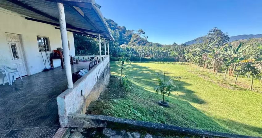 Chácara aconchegante no bairro ana dias em peruíbe – 1.500m² com espaço gourmet e jardim