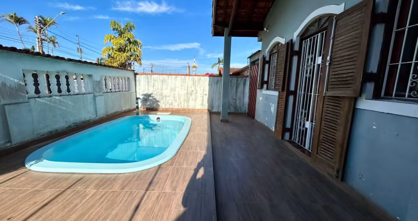 Casa no oásis com piscina, espaço gourmet e jardim a 600m da praia