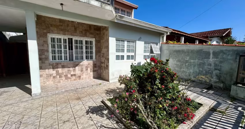 Ampla casa no jardim casablanca a 400m da praia com 6 dormitórios e área gourmet