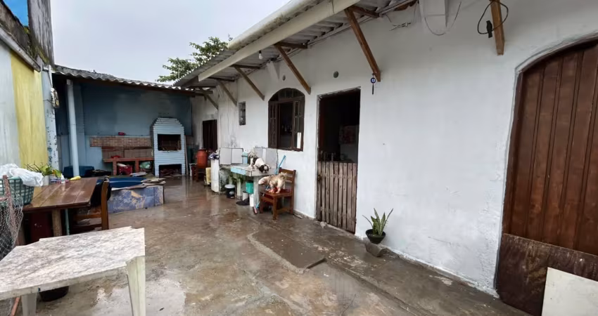 Casa no suarão em itanhaém com 2 dormitórios, 2 banheiros e vaga para 2 carros