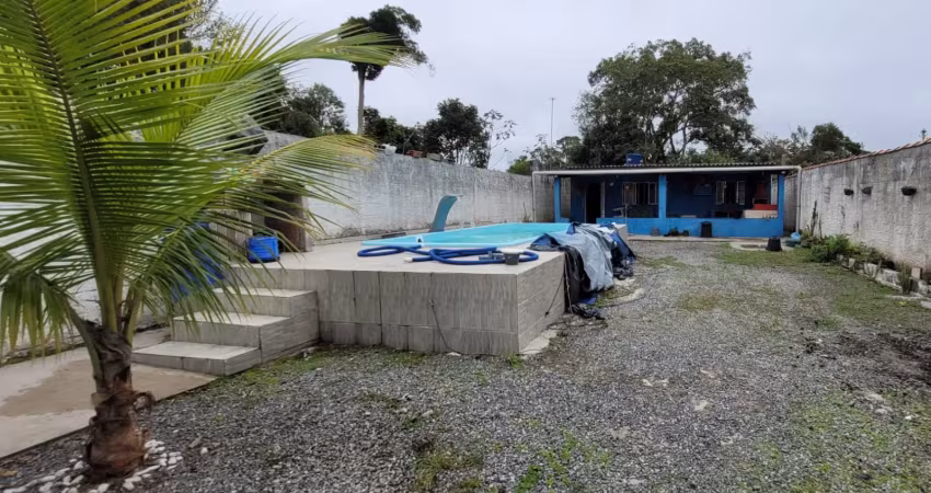 Casa com piscina e área gourmet no jardim cornel em itanhaém