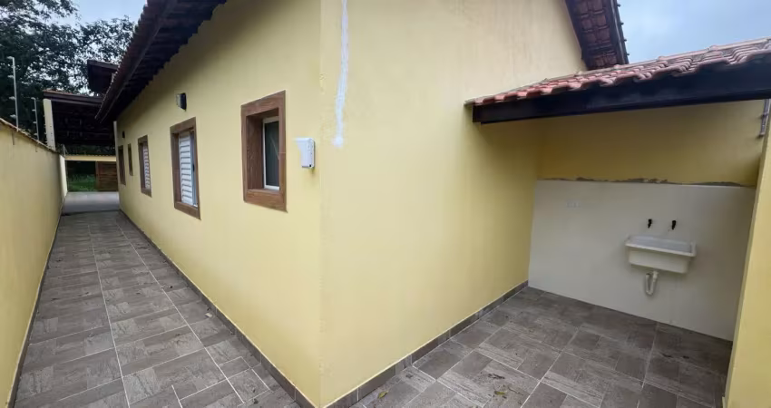 Casa no jardim regina em itanhaém, lado praia a 800m do mar com piscina, área gourmet