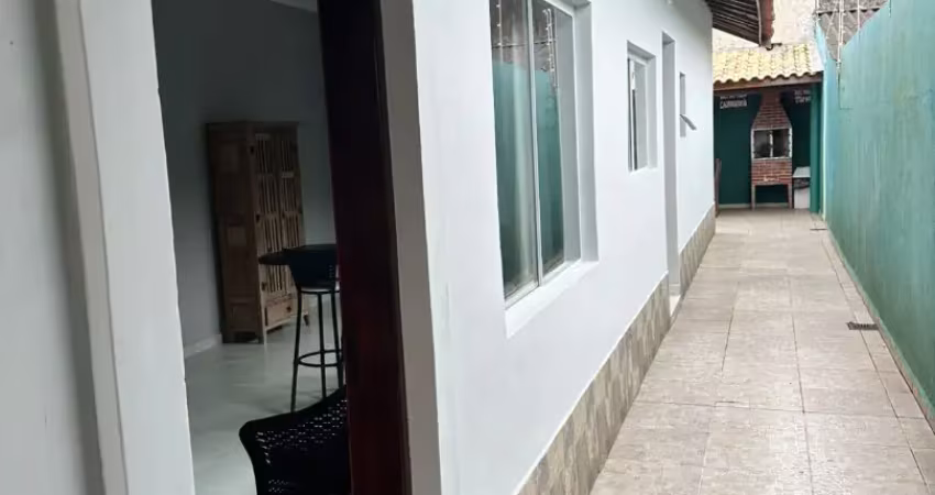 Casa no jardim corumbá em itanhaém, lado praia a 900m do mar com 02 dormitórios (1 suíte), churrasqueira e financiamento bancário disponível