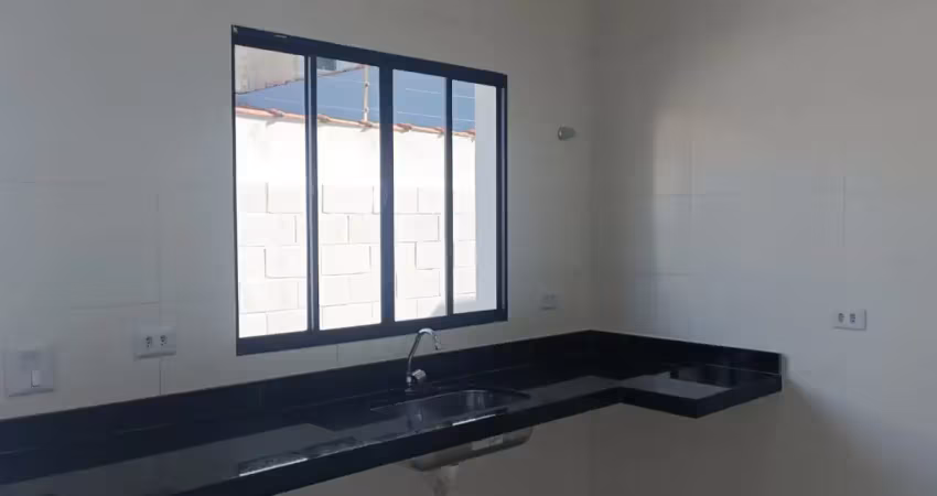 Casa em condomínio no cibratel em itanhaém, lado praia a 750m do mar com 02 dormitórios (1 suíte), piscina, área gourmet