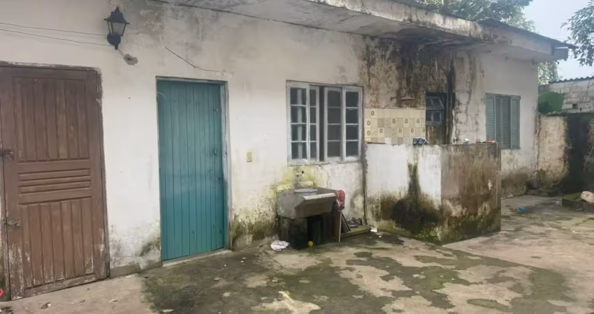 Casa no bairro são pedro em itanhaém, lado serra a 700m da rodovia com 06 dormitórios, edícula e vaga para 04 automóveis
