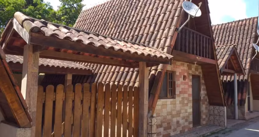Casa na praia com piscina e 2 quartos em itanhaém por r$ 200.000,00