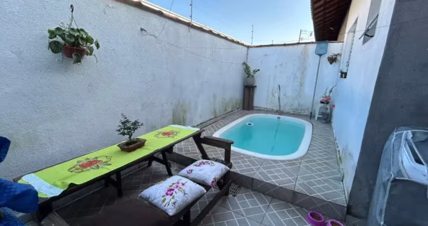 Casa na praia com piscina em itanhaém por r$ 220.000,00