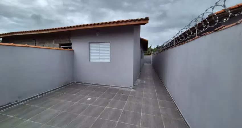 Casa na praia com 2 quartos em itanhaém por r$ 249.000,00