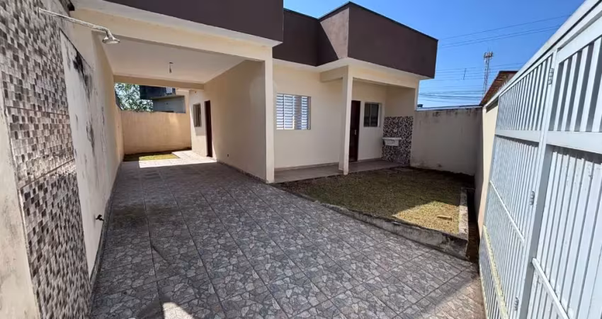Casa na estância dos eucaliptos em peruíbe, a 3km da praia, com 2 dormitórios, sala, cozinha e escritura