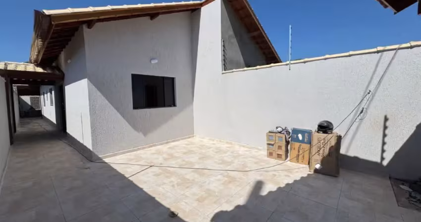 Casa na praia em itanhaém com piscina por r$ 300.000,00