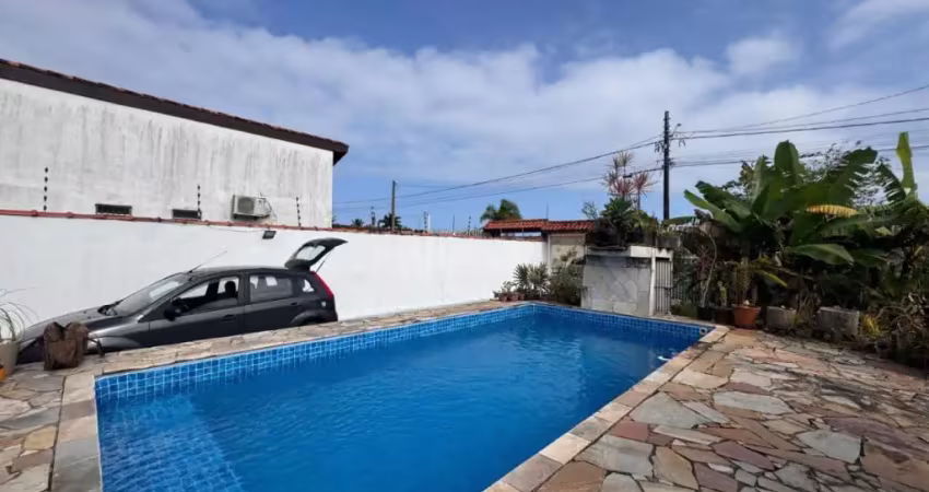 Casa na praia em itanhaém com piscina por r$ 349.900,00