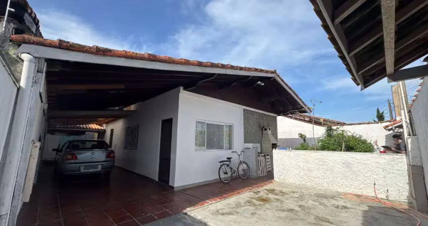 Casa à venda em peruíbe/sp – bairro flórida, 550m da praia, com 3 dorms e amplo quintal