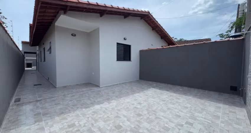 Casa lado praia a 1.000 metros do mar , com piscina , em itanhaém por r$ 369.999,00