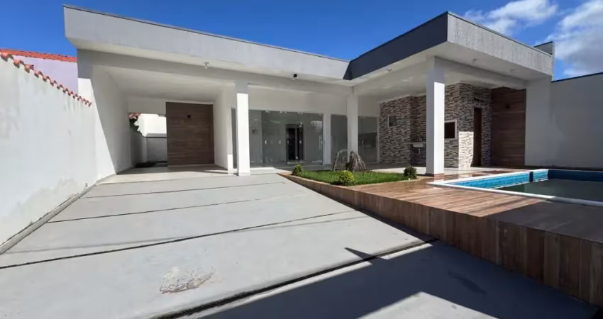 Casa na praia com 3 quartos, piscina e área gourmet em itanhaém.