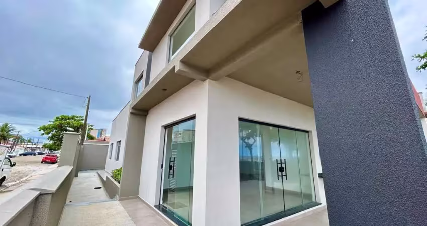 Casa frente mar no centro de itanhaém - r$ 1.500.000,00.