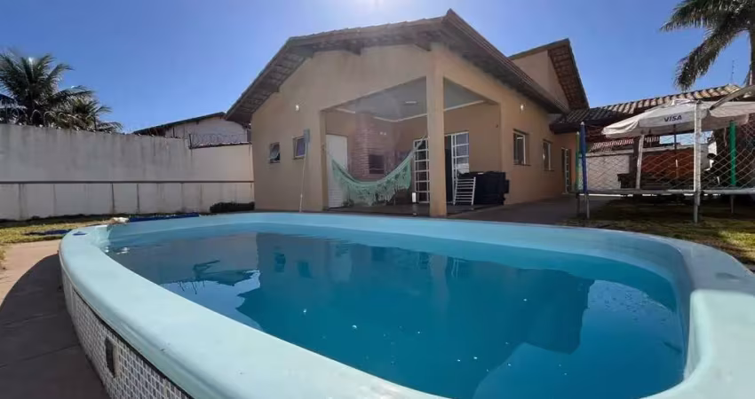 Casa à 50m do mar com 3 quartos e piscina em itanhaém.