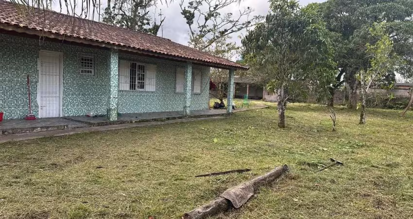 Chácara à 800m da rodovia com árvores frutíferas em itanhaém.