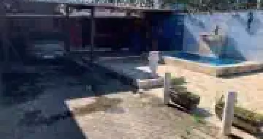 Casa na praia com 2 quartos, piscina e churrasqueira em itanhaém.