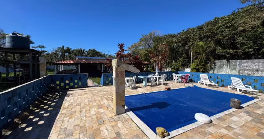 Chácara com piscina, 3 quartos e área gourmet em peruíbe - r$ 290.000,00.