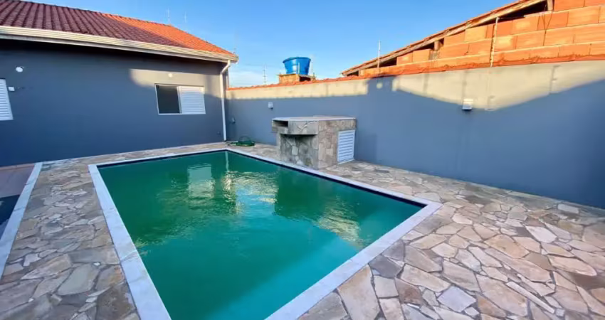 Casa na praia com 3 quartos e piscina em peruíbe - r$ 490.000,00.