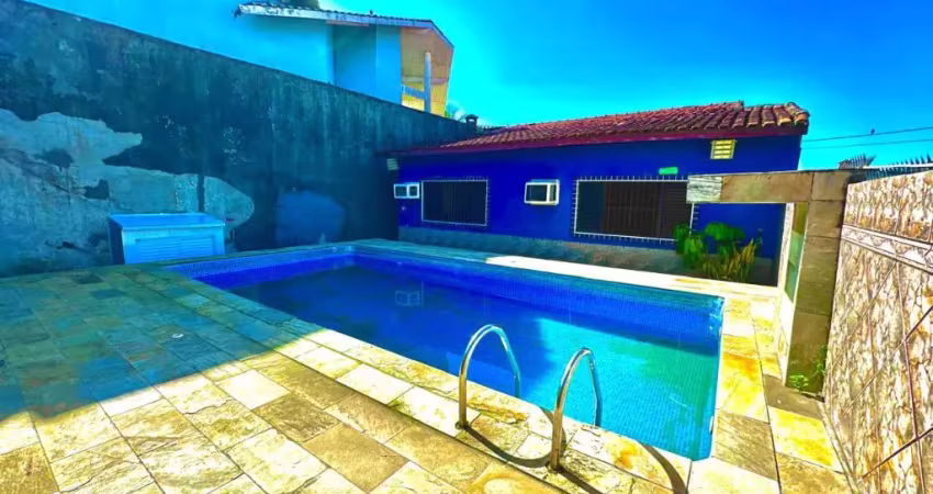 Casa frente mar com piscina e 3 quartos em itanhaém - r$ 450.000,00.