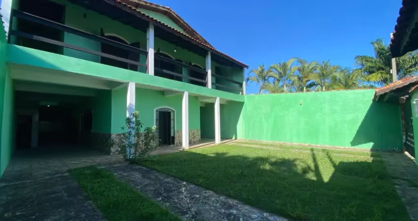 Casa com 8 quartos e área gourmet em itanhaém - r$ 550.000,00.