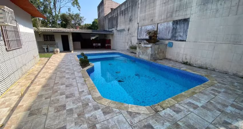 Chácara com 3 quartos, piscina e área gourmet em itanhaém.