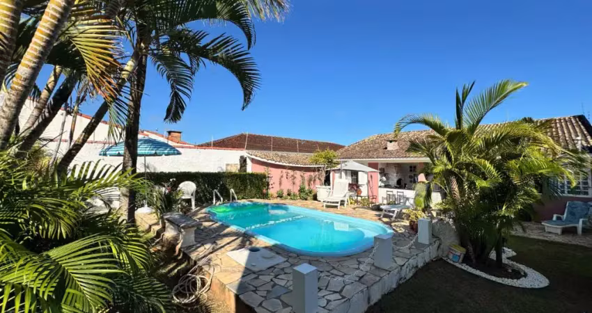 Casa na praia com 4 quartos e piscina em itanhaém - r$ 850.000,00.