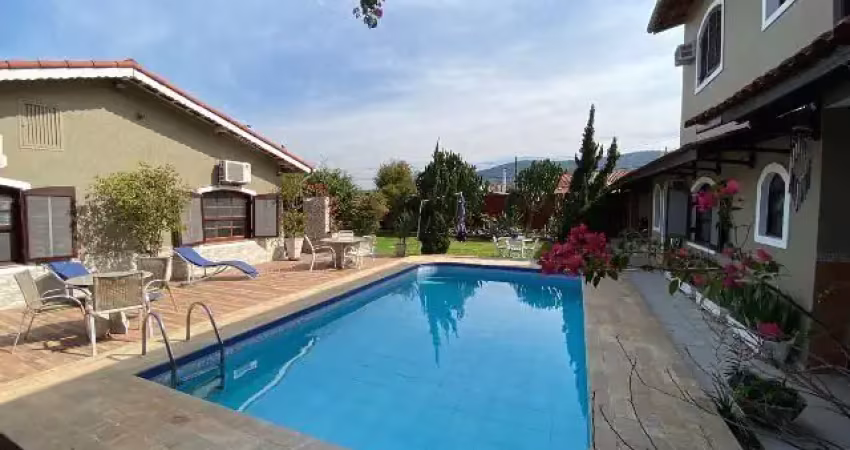 Casa com 5 quartos e piscina em itanhaém - r$ 920.000,00.