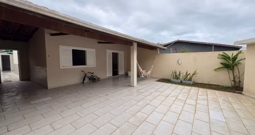 Casa com 3 quartos e área gourmet, no bairro jequitibá, em itanhaém