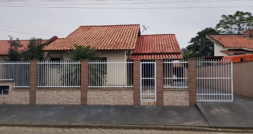 Casa 3 dorms, 1 suíte à venda no bairro oficinas, tubarão/sc