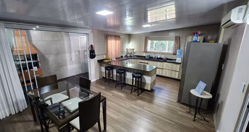 Casa inteligente, cond. fechado, 3 quartos, suíte, painel solar, 5 ar