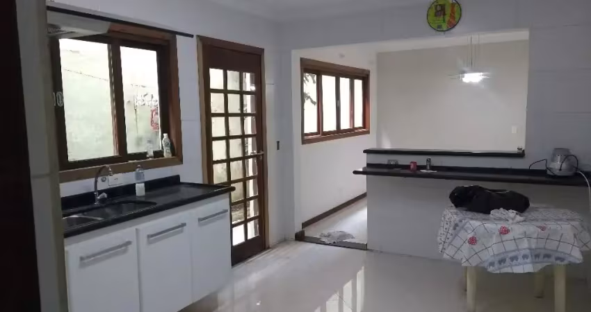 Casa sobrado 190 m² -  03  dormitórios (01 suíte) - área churrasqueira coberta -- vila dalva