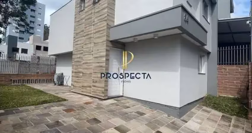 Sobrado duplex com 03 dormitórios no bairro santa lúcia em caxias do sul
