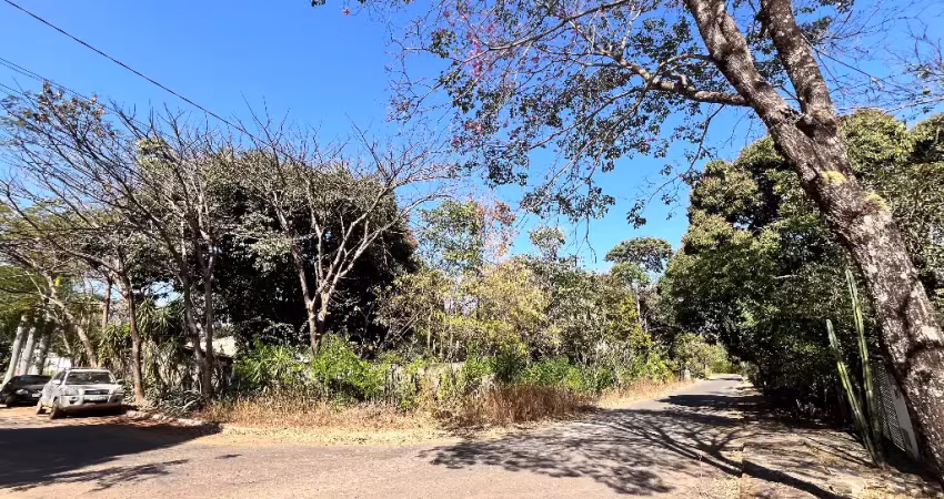 Vendo 2 lotes separados com 381m2 cada, esquina e contra-esquina