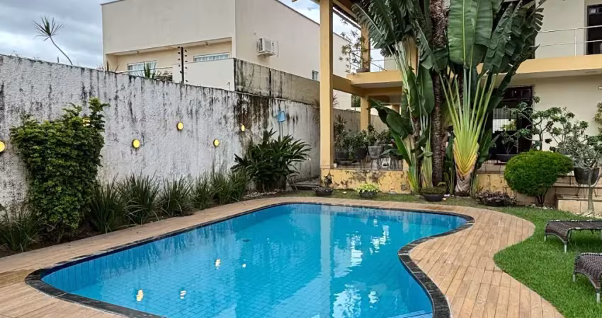 Casa duplex no alto do calhau – 3 suítes, área de lazer com piscina e churrasqueira