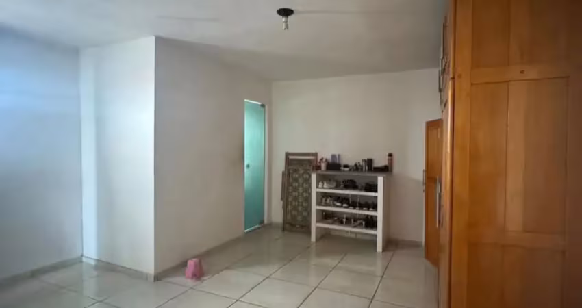 Casa duplex ampla e bem localizada na cohab | 4 quartos (2 suítes) | venda