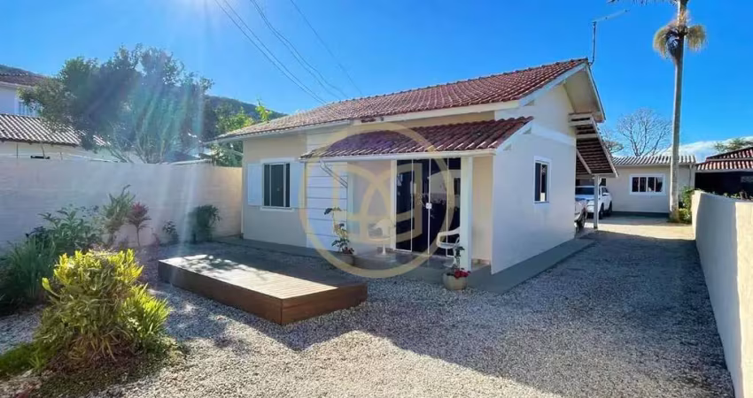 Casas de 01 e 02 dormitórios à venda na praia de palmas