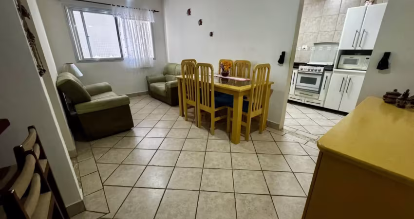 Apartamento 02 dormitorio, com elevador, apenas 50m da praia no canto do forte.