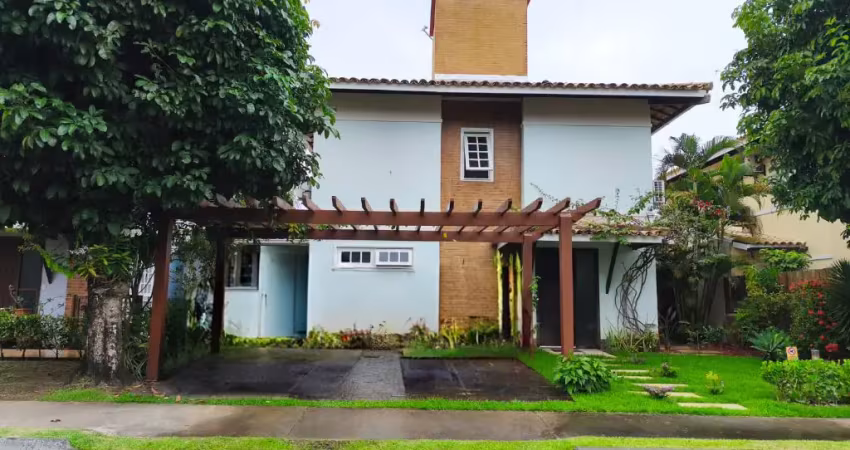 Linda e aconchegante casa com 4/4 em condomínio fechado ao lado do hotel deville em itapuã
